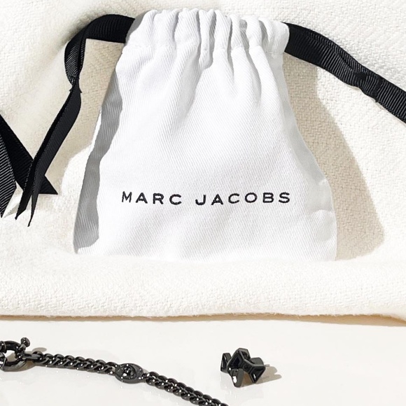 MARC JACOBS Turn-Lock Station Necklace & 2 Stud Earrings NWOT - Picture 4 of 13